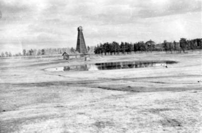 Первая разведочная скважина на подмерзлотные воды в Якутии (местность Сергеллях, 1940)